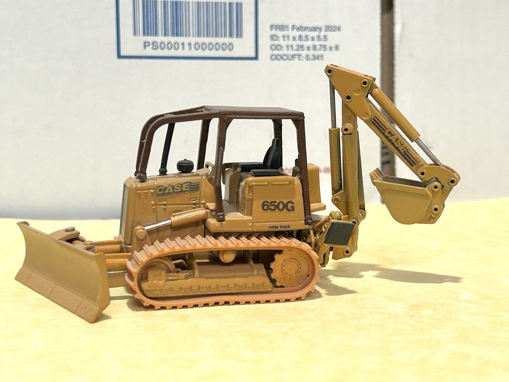 ERTL 1/50 Scale Custom Case «650G» Wide Track-Angle Dozer w/Backhoe Attachment!