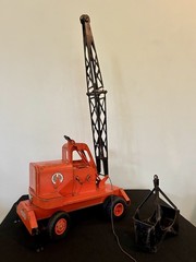 Vintage 1950s Orange Pressed Steel Doepke Unit Toy Model Clamshell Crane w/Boom