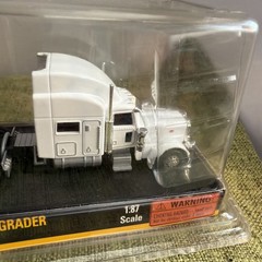 Norscot Peterbilt Model 389 w/ Trail King Lowboy Trailer & Cat 163H Motor Grader