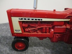 ERTL VINTAGE FARMALL 706 RED TRACTOR – DIE CAST – DECALS – EXCELLENT