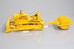 First Gear 70-0155 1:25 International Harvester TD-25 Crawler with Compactor