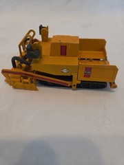 NZG Model #290 1:50 ‘Blaw Knox PF 500 Paver’. Looks Good. Nice Piece.