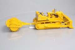 First Gear 70-0155 1:25 International Harvester TD-25 Crawler with Compactor