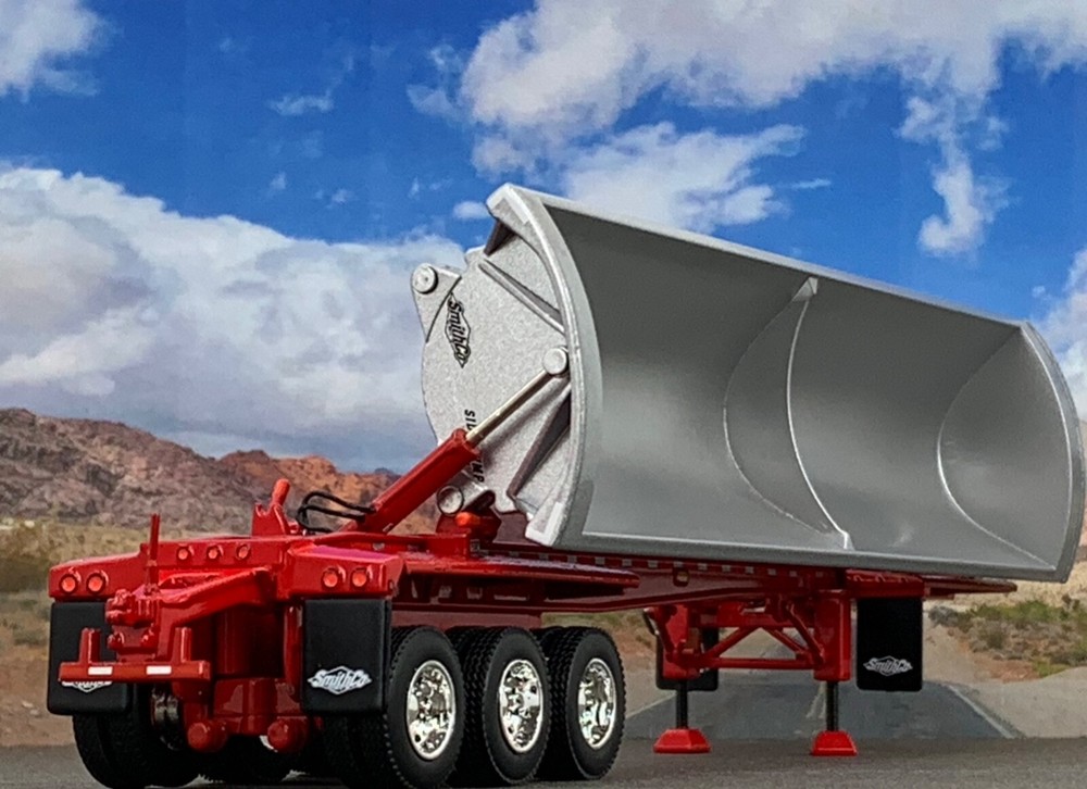 1/64 DCP SILVER/RED SMITHCO TRI-AXLE SIDE DUMP TRAILER