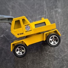 Hot Wheels 1:64 E32 Excavator Diecast Construction Vehicle Yellow Gray Black