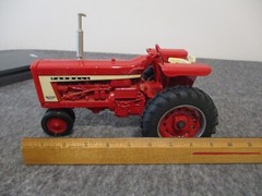 ERTL VINTAGE FARMALL 706 RED TRACTOR – DIE CAST – DECALS – EXCELLENT