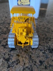 1/50 EMD MODELS EMDN064 D8 DOZER WITH CANOPY AND CABLE BLADE