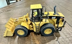 Caterpillar CAT 980G Wheel Loader 1:50 Diecast Real Machines Yellow/Black