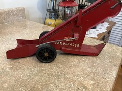 VINTAGE 1960’S RED TONKA TOYS SANDLOADER TOY VERY NICE