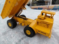 Vintage 1970s Ertl 1/25 International Pay Hauler 12″ Hydralic Dump Truck