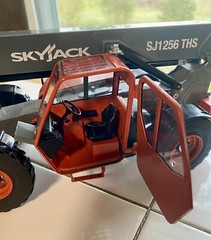 SKYJACK SJ1256 THS Telescopic Boom Forklift-Construction Equipment 1:32 Diecast