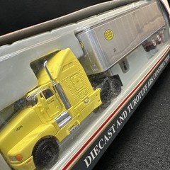 #18005 Model Power HO 1/87 New York Central Semi Truck Tractor w/STD Box Trailer