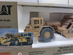 Norscot 55182 CAT 623G Elevating Scraper 1:50 Machines At Work Series Sealed