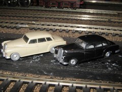 Wiking Set of 2 Mercedes 300 Sedans – Germany 1/87 HO (plastic) Excellent