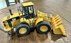 Caterpillar CAT 980G Wheel Loader 1:50 Diecast Real Machines Yellow/Black