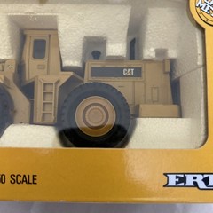 Ertl 2435 1:50 scale die-cast model of a Caterpillar 988B Wheel Loader. Box 4
