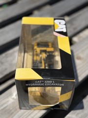 CAT 320D L Hydraulic Excavator 1:50 Die-Cast Model – Norscot – In Original Box