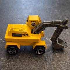 Hot Wheels 1:64 E32 Excavator Diecast Construction Vehicle Yellow Gray Black