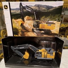 ERTL Prestige Collection John Deere 470G LC Excavator Diecast 1:50 45735