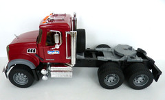 Bruder 19.5″ Mack Truck Semi-Tractor 2007 Germany READ
