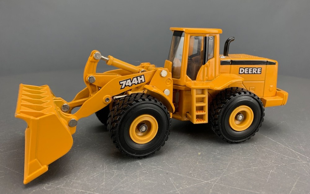 1:50 Ertl 5085 Diecast John Deere 744H Wheel Loader D1459
