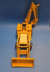 1960’s Vintage Ertl 1/16 International Harvester Tractor Backhoe STR#472 Diecast
