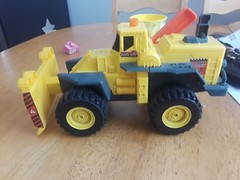 2011 MATCHBOX JUMBO POWER SHIFT BULLDOZER, 11″ LONG, LIGHT AND SOUND