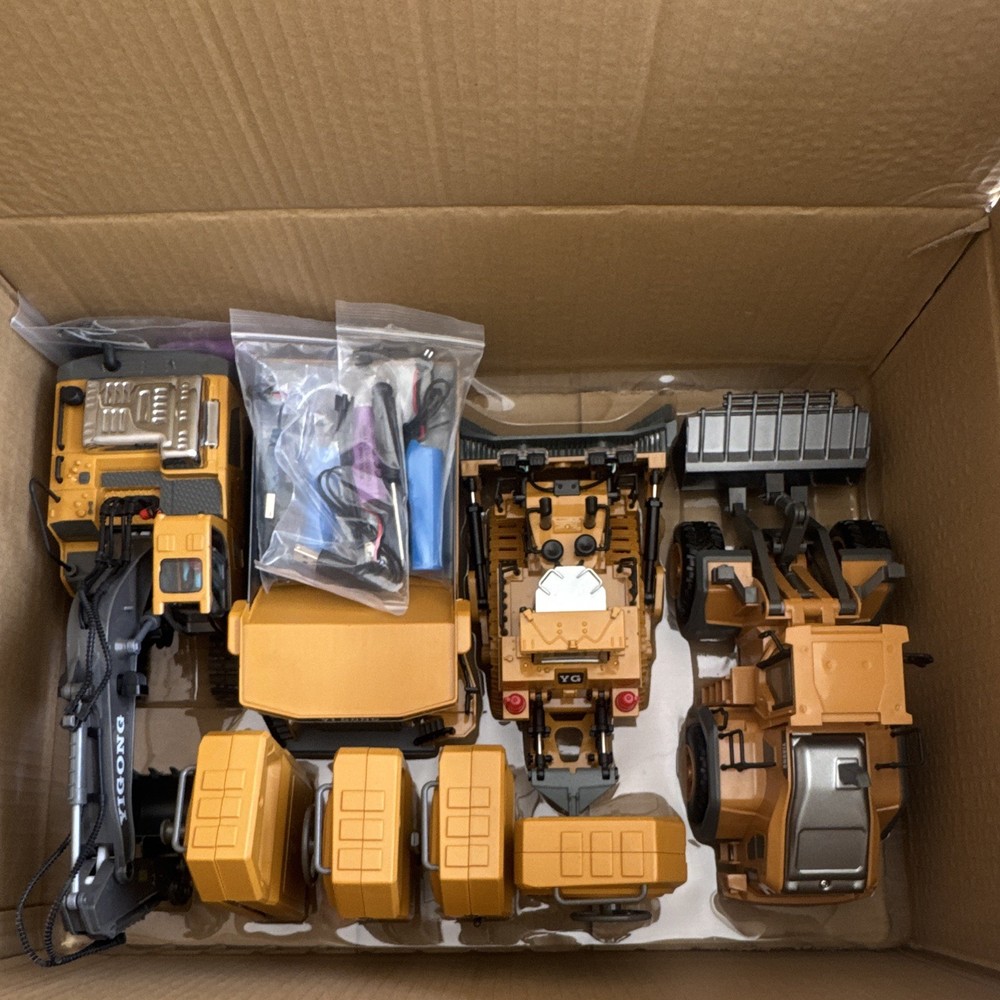 YIGONG 1:24 CAT RC Excavator Construction Vehicle Set Pack Of 4