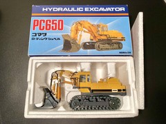Shinsei 1:50 diecast #614 Komatsu PC650 Hydraulic Excavator Loading Shovel MINT!