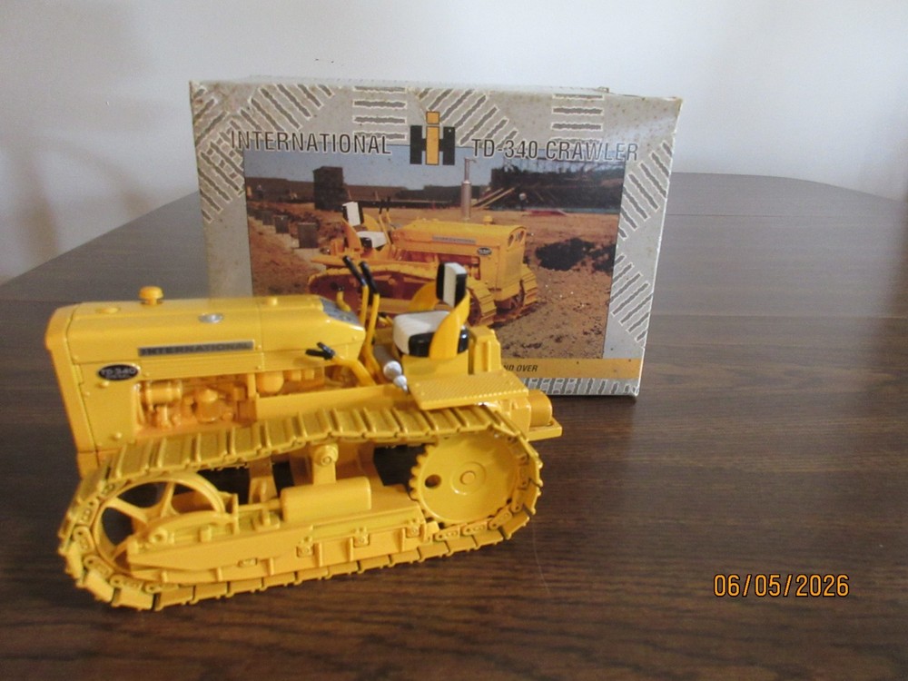 ERTL INTERNATIONAL TD-340 DIESEL CRAWLER DIECAST 1:16, WITH BOX