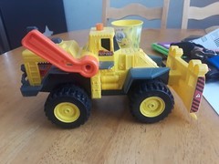 2011 MATCHBOX JUMBO POWER SHIFT BULLDOZER, 11″ LONG, LIGHT AND SOUND
