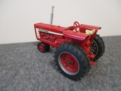 ERTL VINTAGE FARMALL 706 RED TRACTOR – DIE CAST – DECALS – EXCELLENT