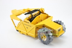 New 1:24 Scale John Deere 840 Diesel with 400 Scraper – Reuhl Model JD840/400
