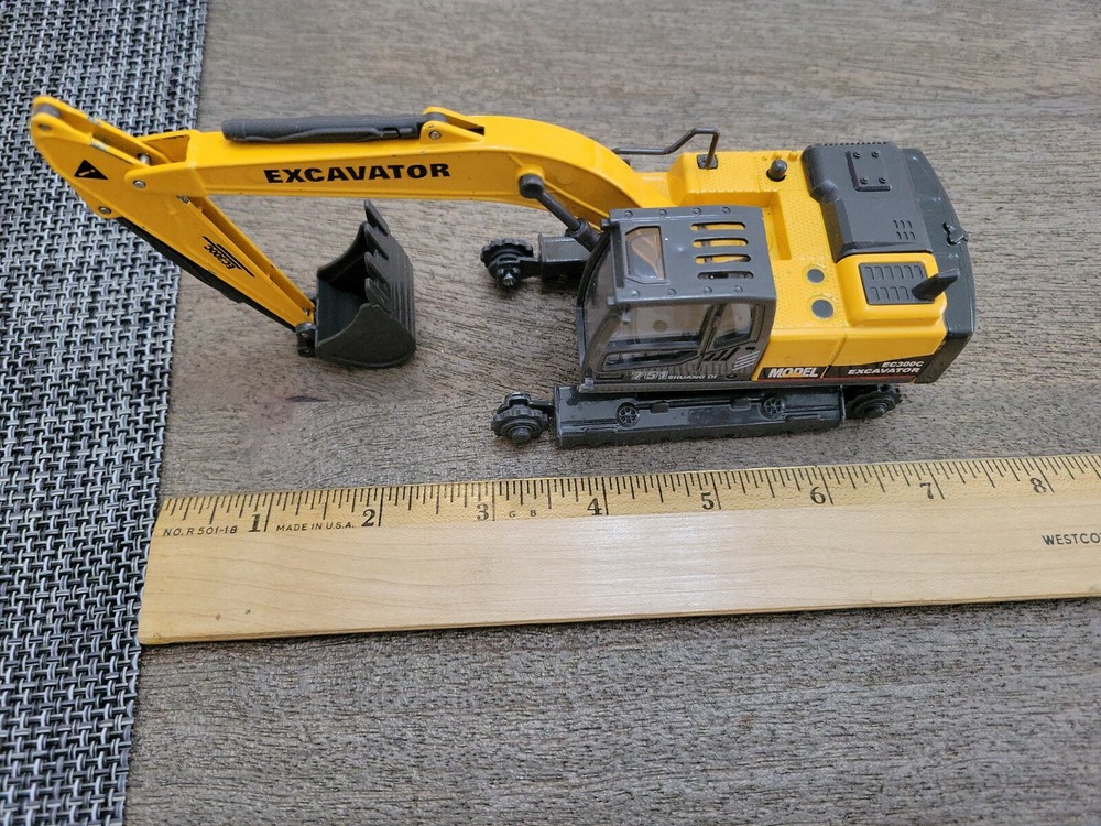 MODEL Excavator Construction Equipment Model Diecast Toy …see all pic and desc