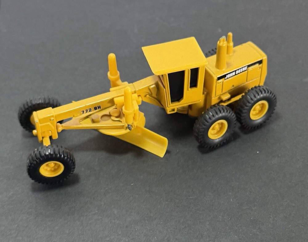 Ertl JOHN DEERE ROAD GRADER 772BH CONSTRUCTION MODEL 1:64 Die Cast