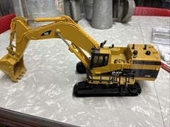 Caterpillar 5110B Excavator 1:50