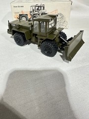 Zettelmeyer Dozer ZD 3000 Military Green By NZG 1/50th Scale