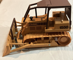 1/16 Case International 1550 Dozer With Blade, Brush Guard, And Winch