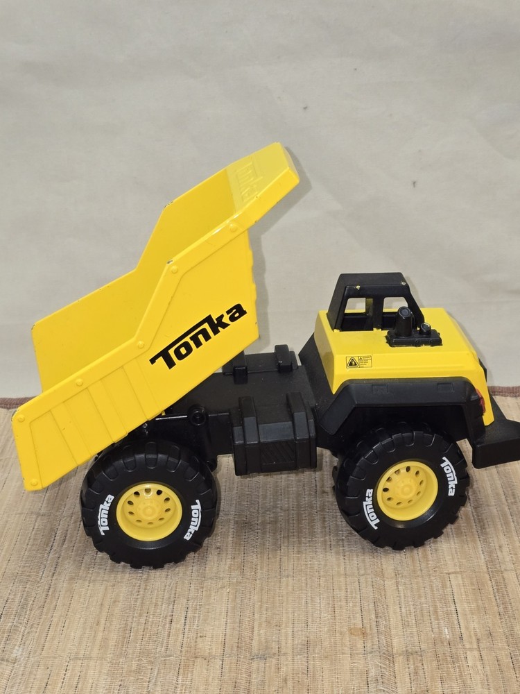 Tonka Dump Truck 2020 Sturdy Diecast Metal & Plastic 8 in