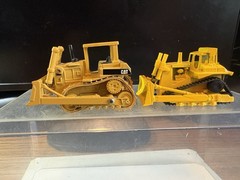 Ertl Caterpillar D6H Dozer 1:64+Hot Wheels Dozer Used With Broken Tracks L-EH