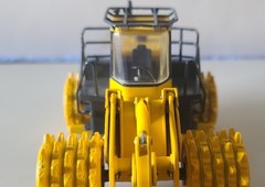 Conrad 2437/0 Komatsu WF450 Compacter/Loader, 1:50 Scale Excellent Condition