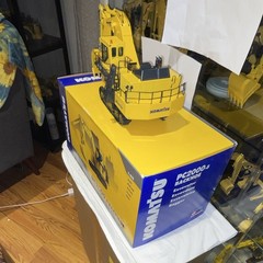 Komatsu PC2000-8 Excavator Diecast Model 1:50 Yellow Gray Black Boxed