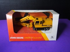 1/64 John Deere 690DLC Excavator