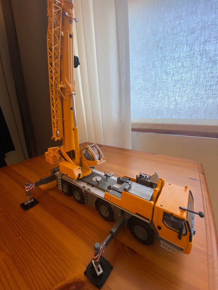 Liebherr LTM 1090-4-3 1/50