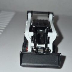 TOMY Toomies Bobcat S76 Skid Steer Loader 1:64 White/Black/Red 2023