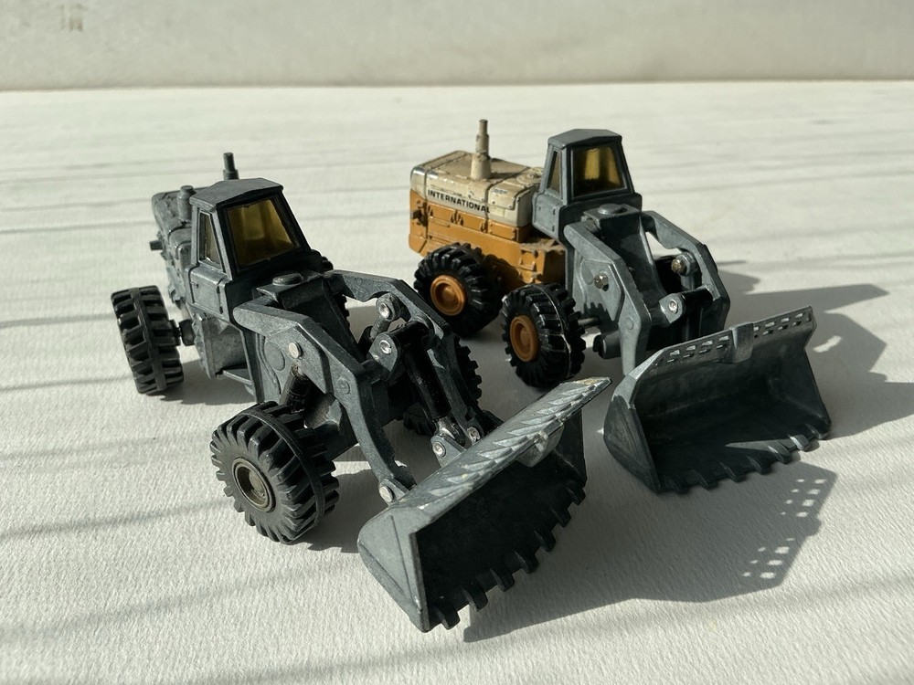 ERTL Front Loader Payloader 560 Diecast 1/50? Scale Diecast Metal Two Listed