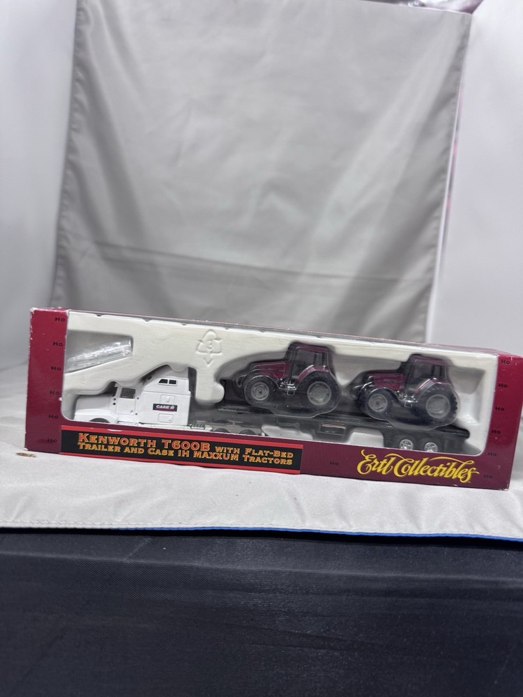 ERTL COLLECTIBLES KENWORTH T600B WITH FLAT-BED TRAILER & CASE IH MAXXUM NEW