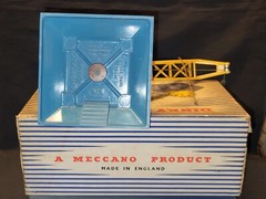 VINTAGE OLD CAST IRON 973 GOODS YARDS CRANE DINKY SUPERTOYS ENGLAND MECCANO 1950