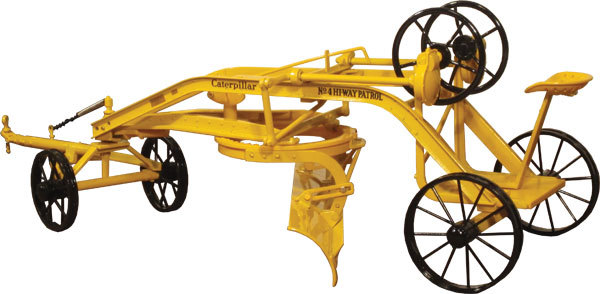 Caterpillar No.4 Hi-Way Patrol Grader «BLACK WHEELS» 1/16 – Spec Cast #CUST1163