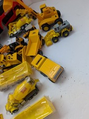 25 Piece Toy Box Heavy Equipment Lot Tonka Cat Kubota Caterpillar Dozer Loader
